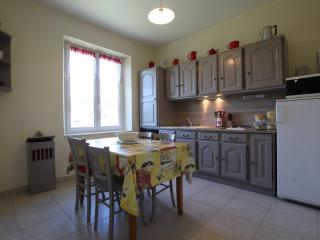 Gîte familial avec charme d'école, terrasse, terrain clos, proche gorges de la Loire et sites naturels - FR-1-582-185 - 9