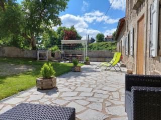 Maison de charme restaurée au bord d'un ruisseau avec terrasse, proche activités de plein air et confort moderne - FR-1-582-225 -  - 4
