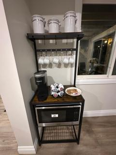 1-Bedroom 1Bathroom Entire Unit closer to Fairview Mall & Waterloo Airport - 8