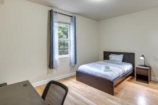 Walkable Philly Rowhouse Near Public Transit! - 4