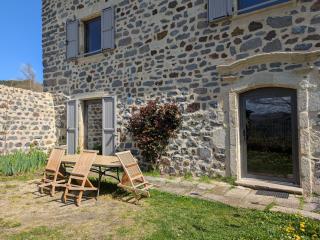 Élégante maison de maître XVIIIe, jardin clos 500m², nature, proche Puy-en-Velay, 11 pers., cosy & confort - FR-1-582-315 - 8