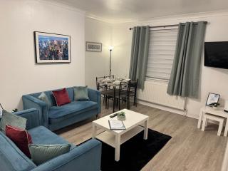Stylish 2BR in Renfrew - 9