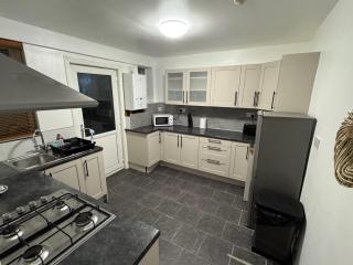 Stylish 2BR in Renfrew - 7