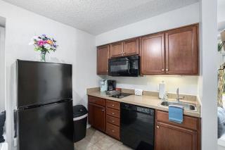 Stylish The Shores Condo Private Beach wViews 5716 - 8
