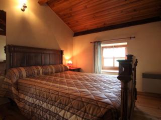 Charmante maison en pierres avec terrasse, proche cité médiévale, nature et lac - FR-1-582-19 - 8