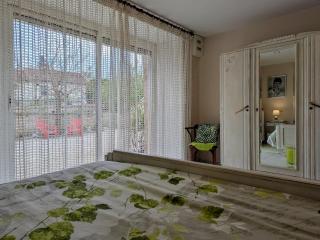 Gîte de charme en Auvergne, cour fermée, jardins privés, BBQ, babyfoot, proche St Jacques de Compostelle - FR-1-582-232 - 4