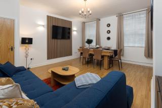 High-End City Escape - Pool Table - Spacious 2B apartment - 0