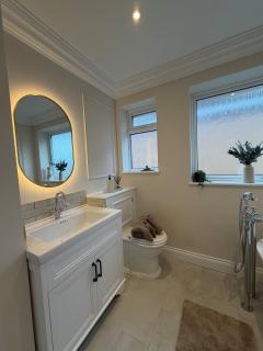 Stylish 3-Bed Home Close to Newcastle City Centre - 5