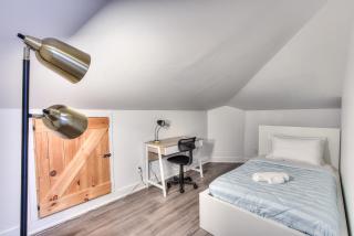 Modern Comforts 3 Bedroom & Full Kitchen & Wifi & Easy Montreal Access - 1