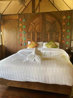 The Elephant House and Bungalows - 8