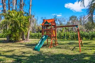 Waterfront Pool Pickleball Basket Sleeps 18 - 7