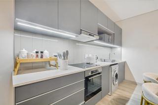 Sandton City Splendid Apartment 201 Back up power & water - 1