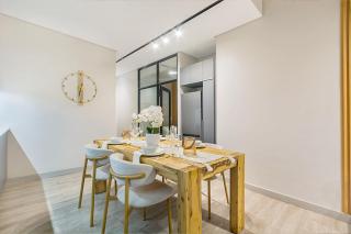 Sandton City Splendid Apartment 201 Back up power & water - 2