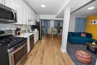 Modern 3BR Chicago Downtown Apartment Near Loyola University & Lakefront - 3