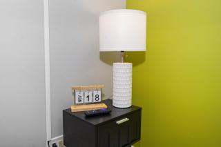 Modern 3BR Chicago Downtown Apartment Near Loyola University & Lakefront - 2