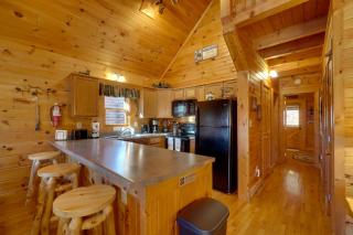 2 Mi to Dtwn Family-Friendly Cabin in Gatlinburg! - 2