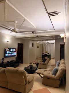 Spacious 3BR Family Home, Near Beach - 3