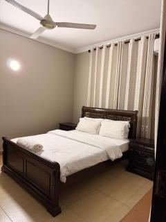 Spacious 3BR Family Home, Near Beach - 8