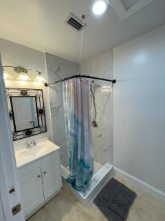 Spacious 5Bdrm, 3Bath Ideal for Families & Groups! - 2