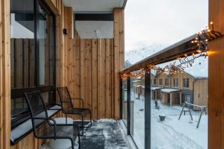 Le Chalet Lingonberry D10 Ski-in Ski-out by Aavalevi - 2