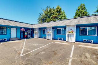 Lamplighter Inn - 117 Whale Watching - 1