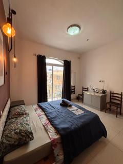 Sliema Central with Balcony Airconditioned and Comfortable Self Check IN - 7
