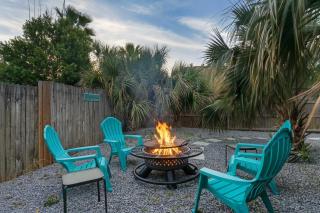 Walk to Beach Restaurants Fire Pit Large Porch - 8
