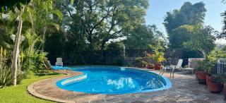 Casa con hermoso jardín y terraza - 8