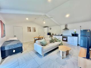 Spacious Belmont Granny Flat Easy Access to CBD & Bayside - 9