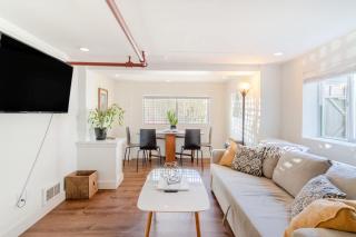 Cozy Private Urban Oasis - The Ballard Bungalow - 5