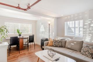 Cozy Private Urban Oasis - The Ballard Bungalow - 3