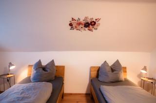 Evelyns Apartment, nahe der Therme und dem Zentrum, privat Parkplatz, Balkon, Highspeed-WLAN - 7