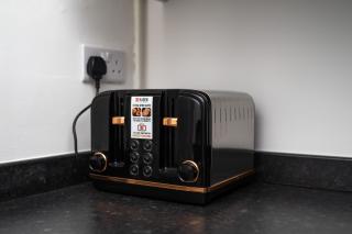 Cosy Grimsby House with Free Parking - 8