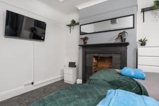 Cosy Grimsby House with Free Parking - 4