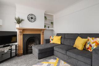 Cosy Grimsby House with Free Parking - 0