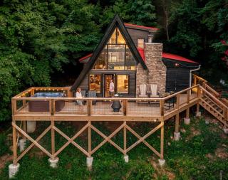 Big Mountain View! Hot Tub! Downtown Gatlinburg Chalet Village! AFrame! Smoky Mountain National Park! Après Chalet - 0