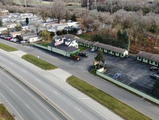 By The Way Motel Lake Bluff - 8