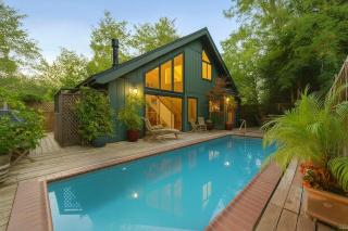 House on Broadway at the Plaza - 0