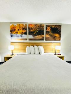 HomeLodge Newnan - 3