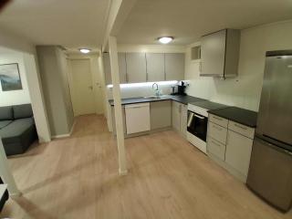 Apartment between the Fjellheisen and the Arctic Cathedral - 7