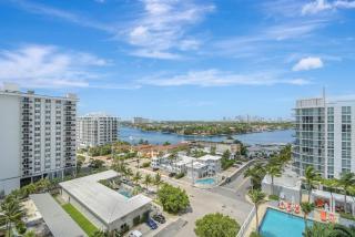 Luxe Bayview Condo w Sauna, Hot tub & Beach Access - 6