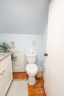 Pelican Hideaway - Charming Home & Entire Backyard - 7