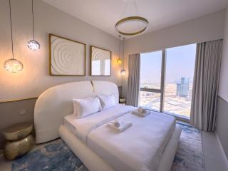 GRANDE SIGNATURE with a direct Burj Khalifa view and Private Fountain Show at high floor with DXB AIRPORT VIP Shuttle option for 6 guests - 5