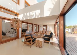 Canaryislandshost l Pausa - 2