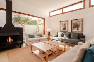 Canaryislandshost l Pausa - 1