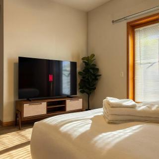 Billiards Patio Parking - 7