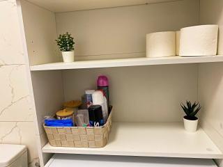 Beautiful Dining Area Full Kitchen Free Parking AC Bathtub - 4