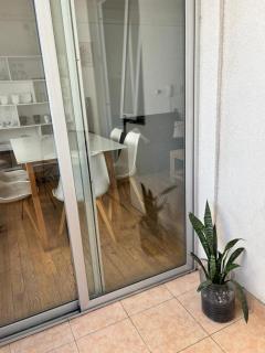 Excelente ubicación céntrica Dpto de categoría con cochera - 5