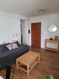 Excelente ubicación céntrica Dpto de categoría con cochera - 2