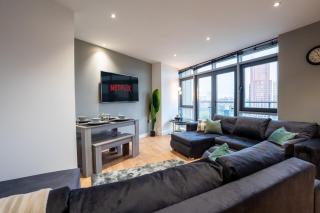 City Modern 2BR Apt With Balcony - Sleeps 8 - 0